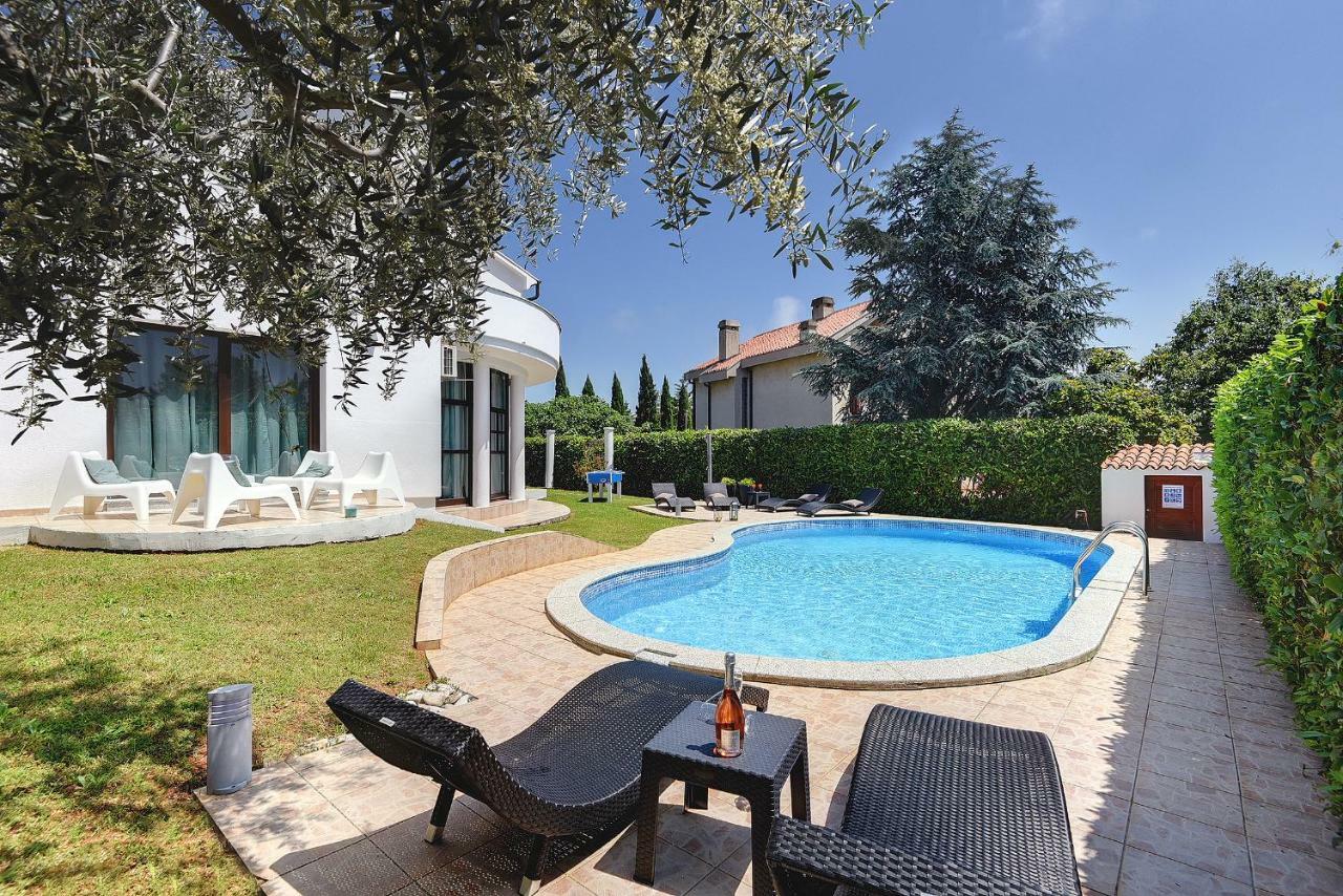 Villa Mutila Medulin Exterior photo